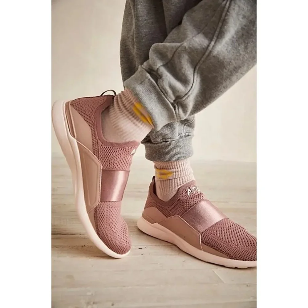 Free People APL Techloom Bliss Trainers in Beachwood Rose Dust Creme Size 6.5